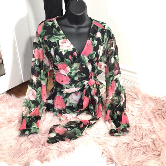 Vero Moda Tops - Floral wrap blouse